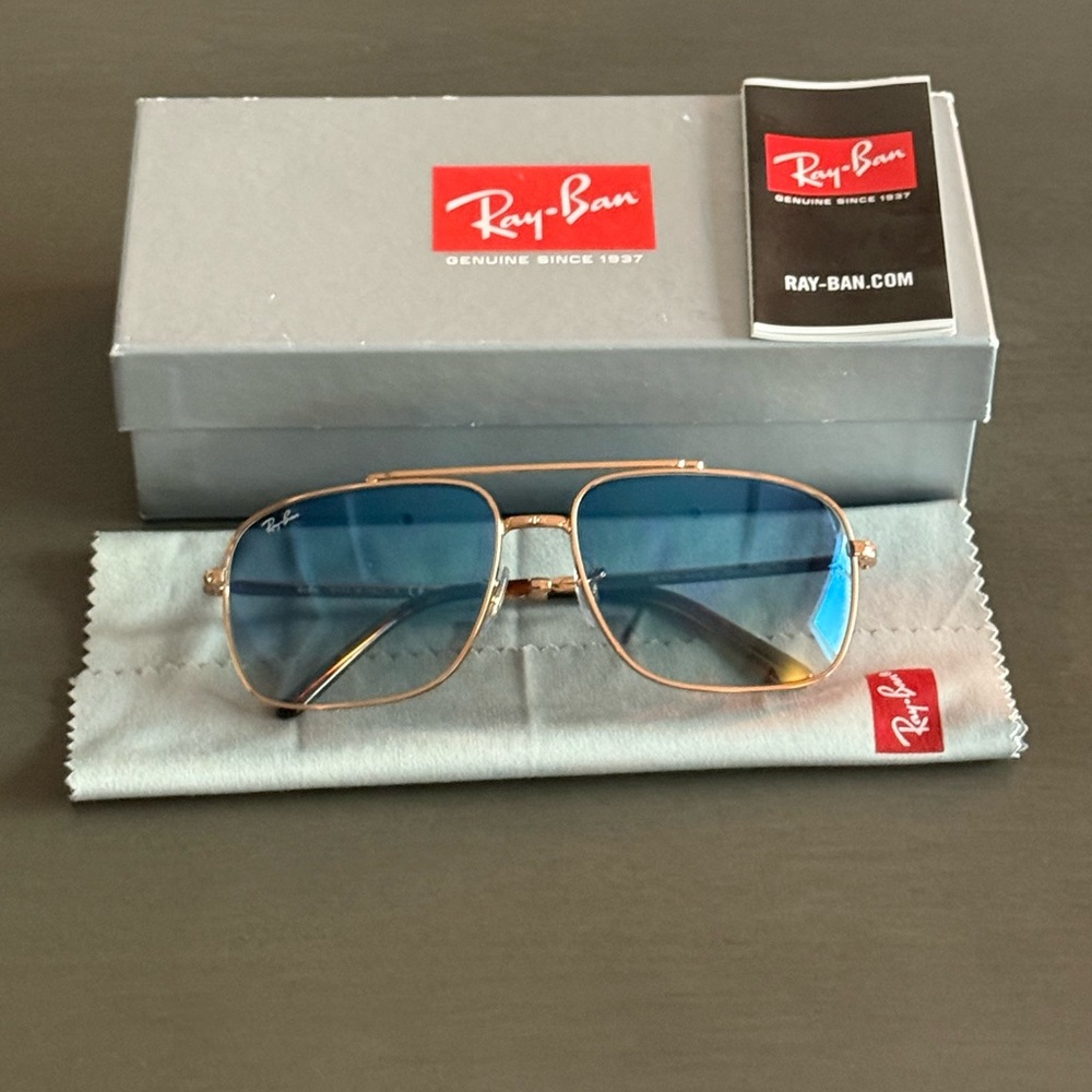Ray-Ban Aviator Sunglasses with Gold Frame and Blue Lenses